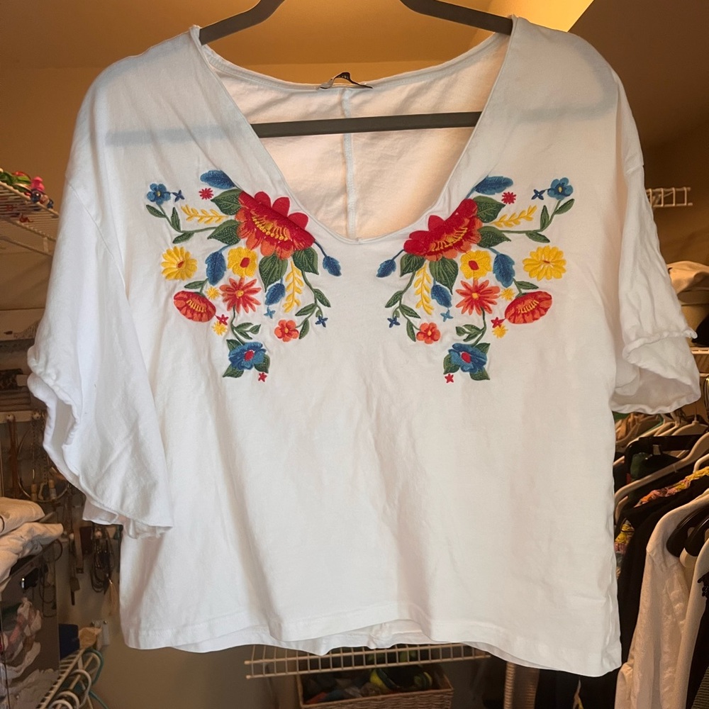 Zara White Embroidered Tee size small